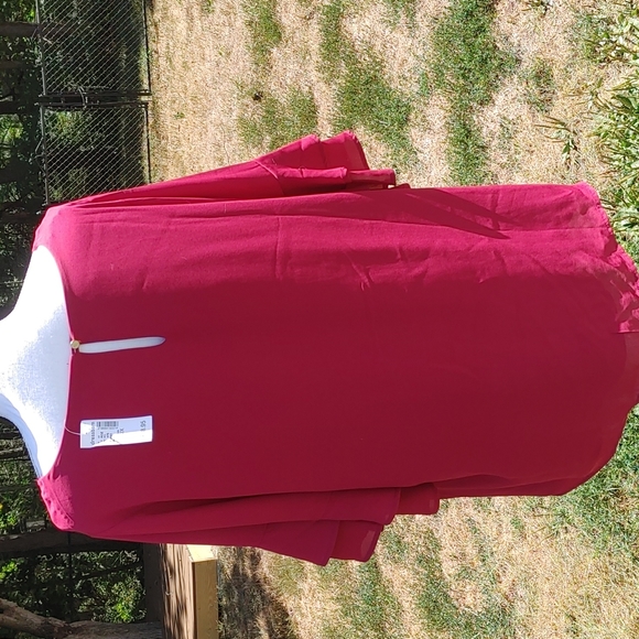 Maroon 3/4 bell sleeve pearl accent blouse - Picture 4 of 8